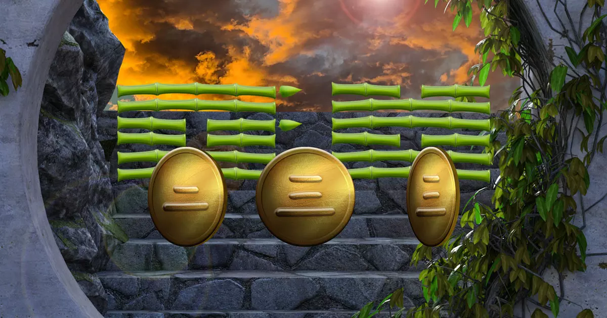 Drei I Ging-Münzen vor einem Steinzaun und einer lodernden Landschaft für ein Münzorakel.